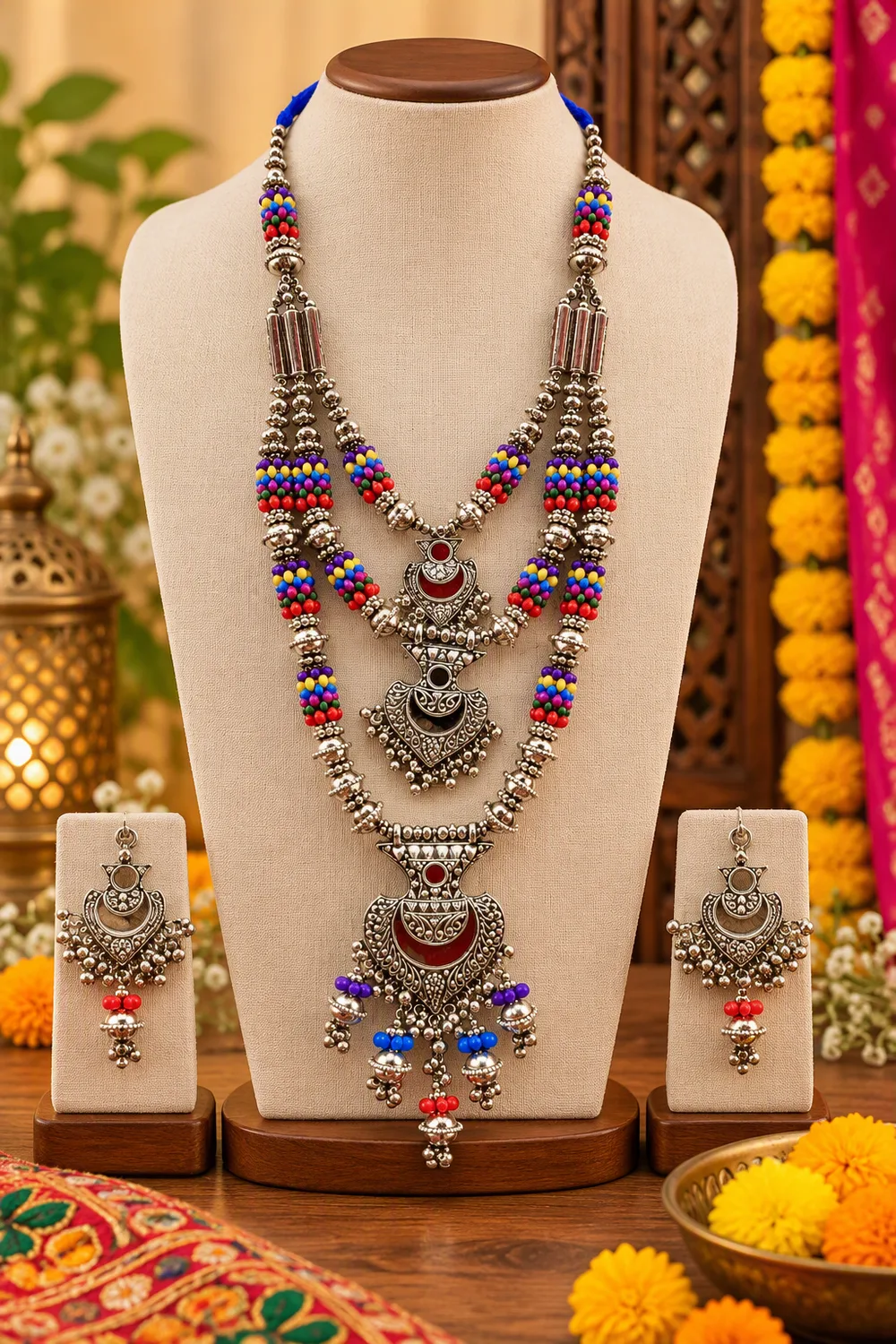 Traditional metal-look necklace and earrings with colourful beads